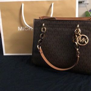 NWT authentic Micheal Kors Sofia small tote